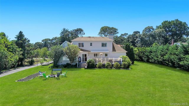 275 S Gillette Avenue, Bayport, NY 11705