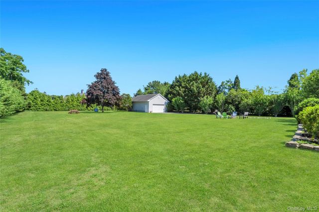 275 S Gillette Avenue, Bayport, NY 11705