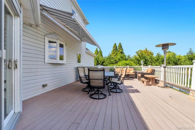 275 S Gillette Avenue, Bayport, NY 11705