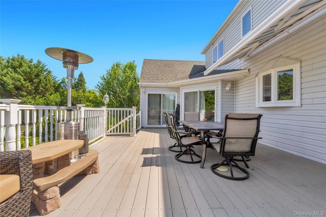 275 S Gillette Avenue, Bayport, NY 11705