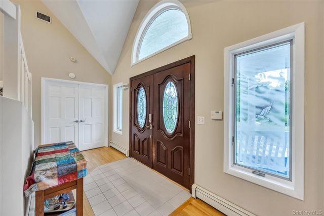 275 S Gillette Avenue, Bayport, NY 11705