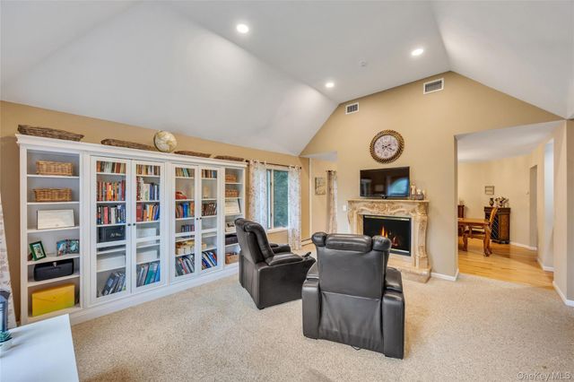 275 S Gillette Avenue, Bayport, NY 11705
