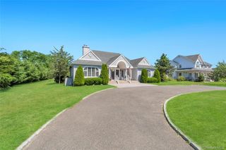 275 S Gillette Avenue, Bayport, NY 11705