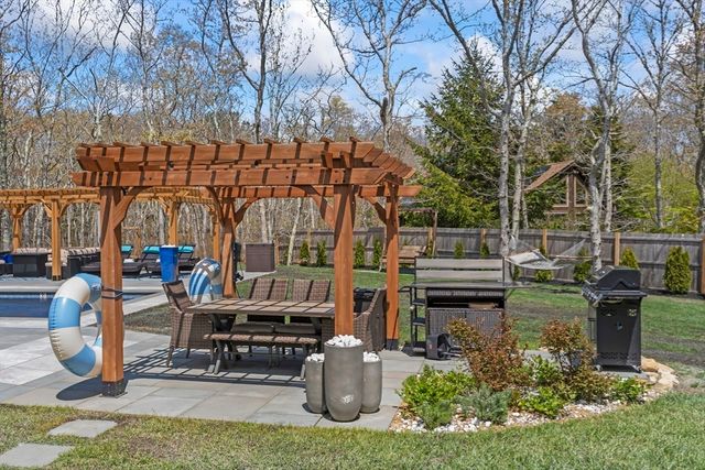 105 Whalers Walk, Edgartown, MA 02539