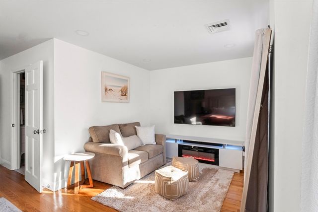 105 Whalers Walk, Edgartown, MA 02539