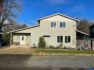 617 SW Monroe St, Sheridan, OR 97378