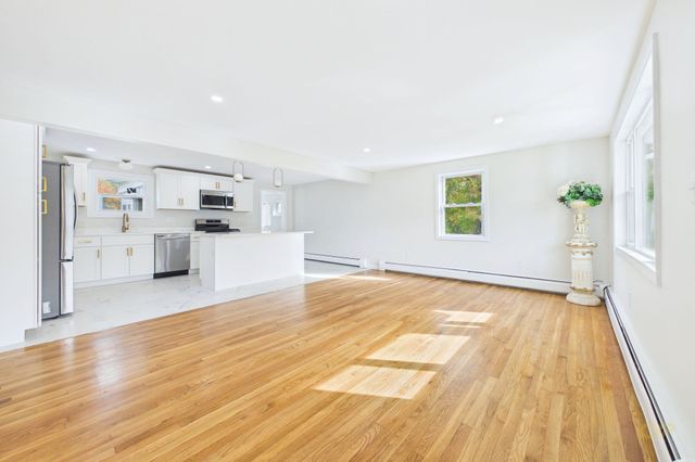 92 Benoit St, Westport, MA 02790