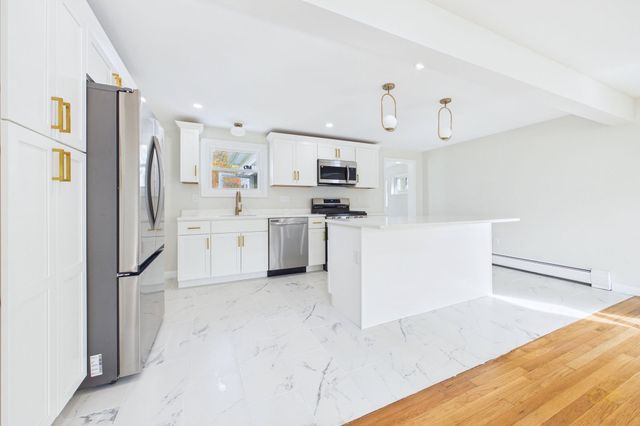 92 Benoit St, Westport, MA 02790