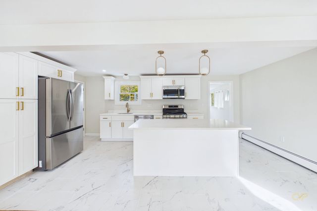 92 Benoit St, Westport, MA 02790