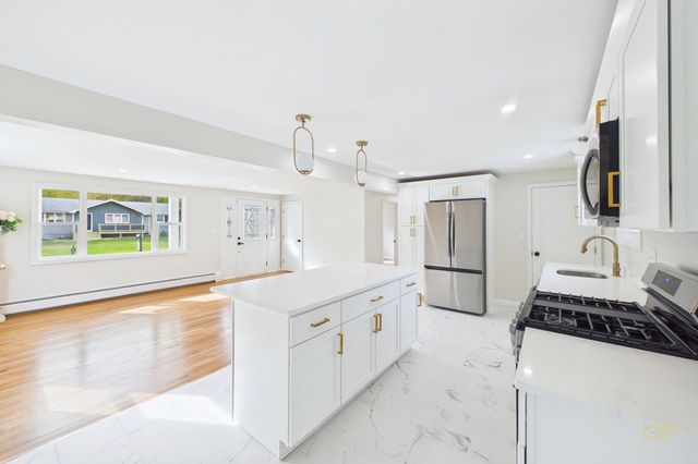 92 Benoit St, Westport, MA 02790
