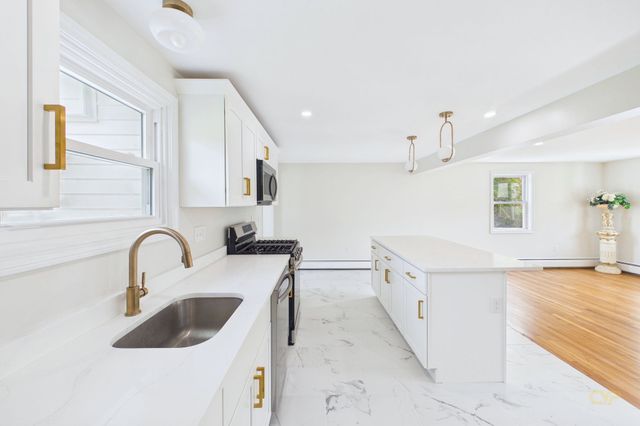 92 Benoit St, Westport, MA 02790