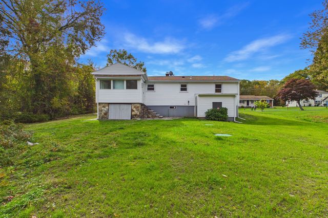 92 Benoit St, Westport, MA 02790
