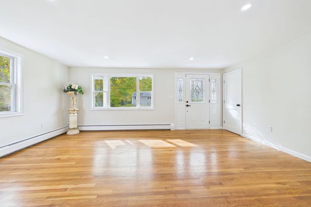 92 Benoit St, Westport, MA 02790