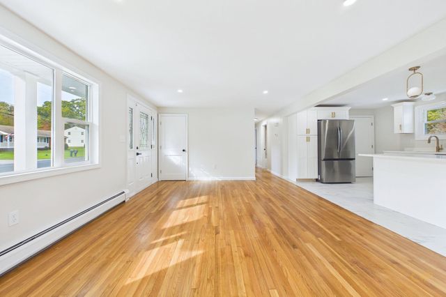 92 Benoit St, Westport, MA 02790