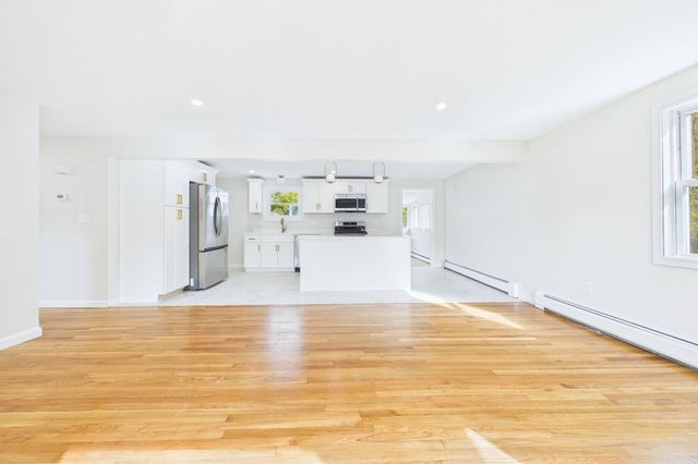 92 Benoit St, Westport, MA 02790