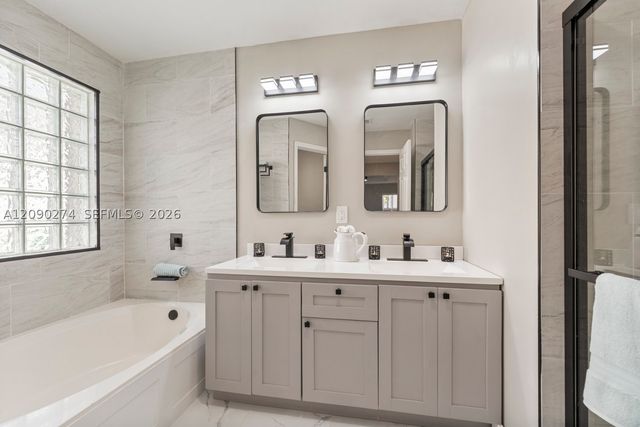 16256 SW 81st St, Miami, FL 33193