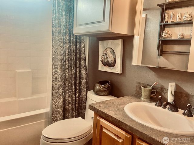 7120 Ortelius Drive, Ilwaco, WA 98624