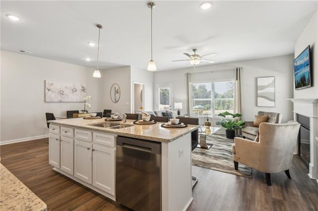 135 Stanchion Drive, Union City, GA 30291