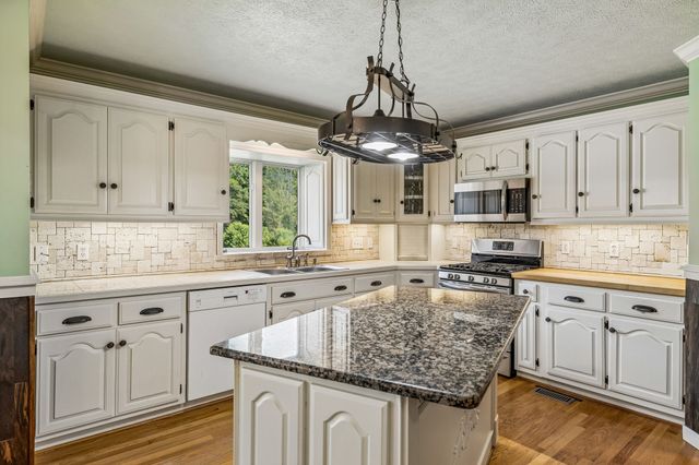 1035 Wallace Rd, Gallatin, TN 37066