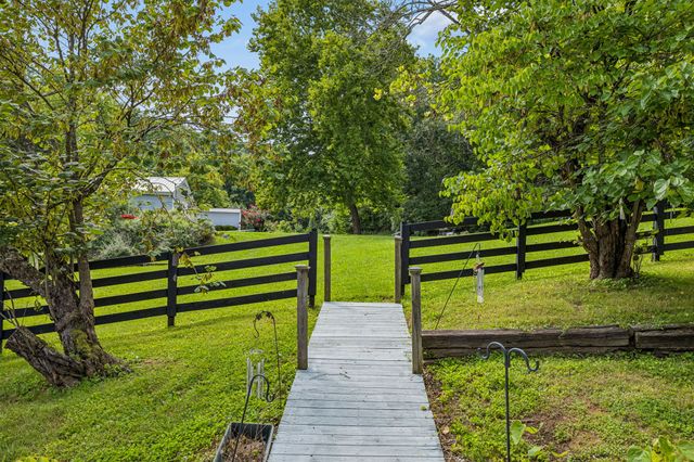 1035 Wallace Rd, Gallatin, TN 37066