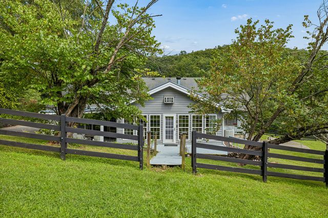 1035 Wallace Rd, Gallatin, TN 37066