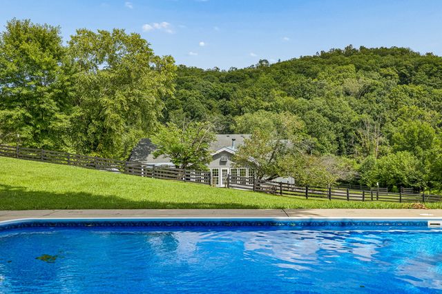 1035 Wallace Rd, Gallatin, TN 37066