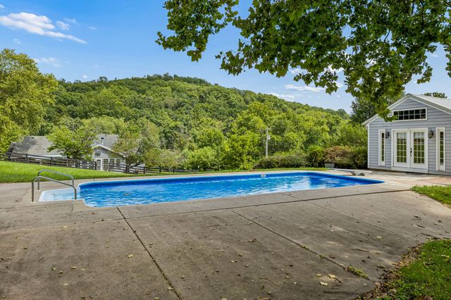 1035 Wallace Rd, Gallatin, TN 37066