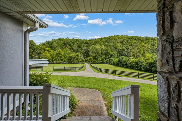 1035 Wallace Rd, Gallatin, TN 37066