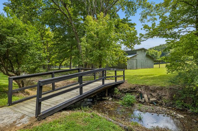 1035 Wallace Rd, Gallatin, TN 37066