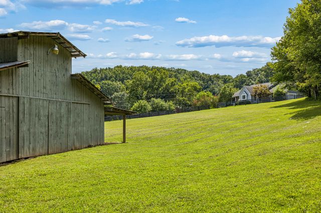 1035 Wallace Rd, Gallatin, TN 37066