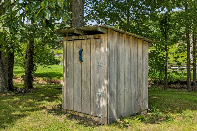 1035 Wallace Rd, Gallatin, TN 37066