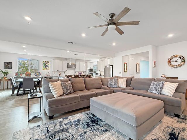 5217 Super Moon Way, Roseville, CA 95747