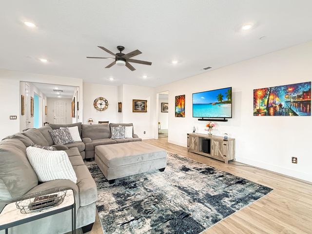 5217 Super Moon Way, Roseville, CA 95747