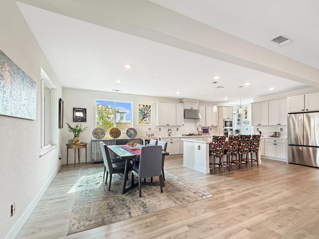 5217 Super Moon Way, Roseville, CA 95747