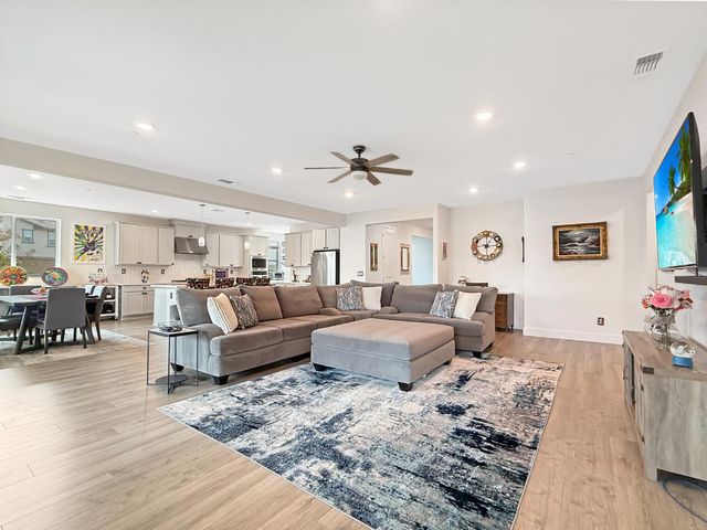 5217 Super Moon Way, Roseville, CA 95747