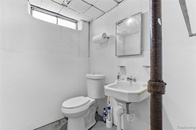 21356 Ithaca Avenue, Ferndale, MI 48220