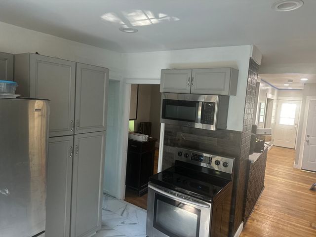 14 Woodlawn 2, Springfield, MA 01108