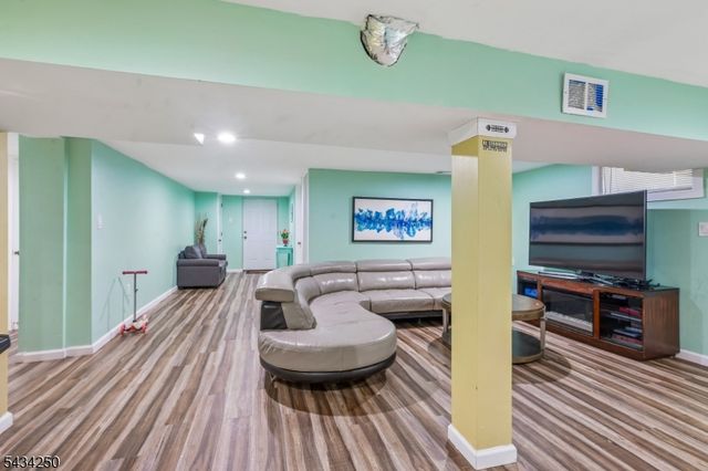 141 Grant Ave, Woodbridge Twp., NJ 08863