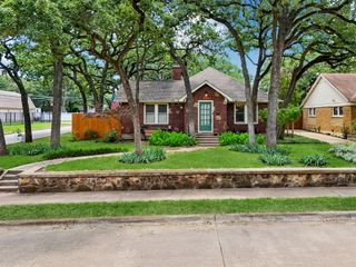 2220 Honeysuckle Avenue, Fort Worth, TX 76111