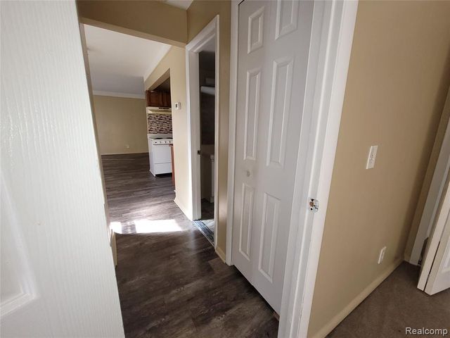 16470 E 9 Mile 104, Eastpointe, MI 48021