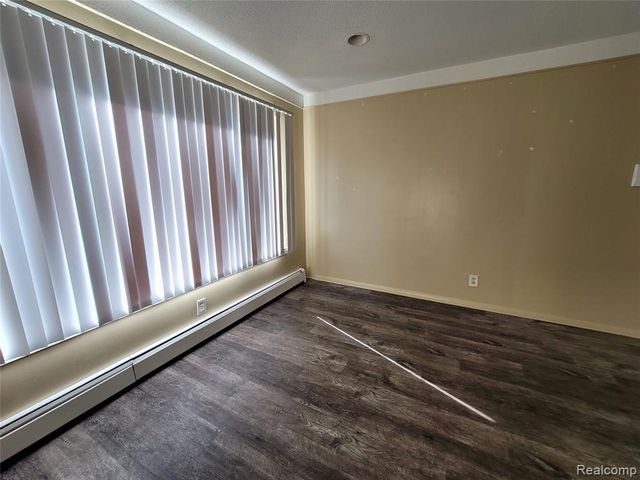 16470 E 9 Mile 104, Eastpointe, MI 48021