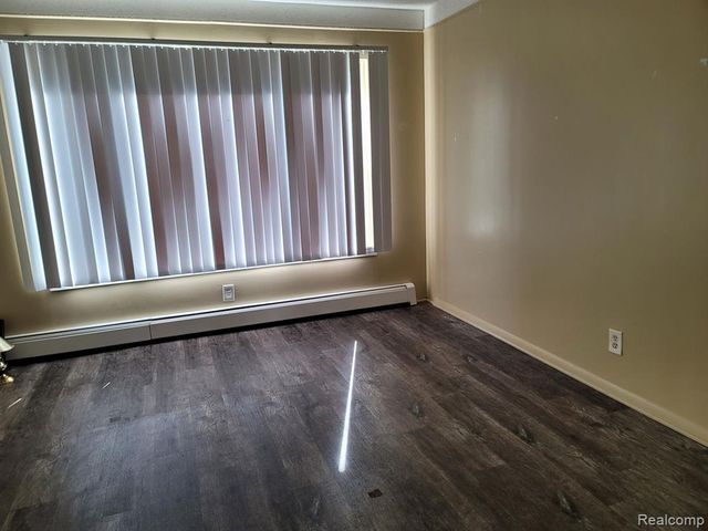 16470 E 9 Mile 104, Eastpointe, MI 48021