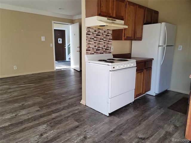 16470 E 9 Mile 104, Eastpointe, MI 48021