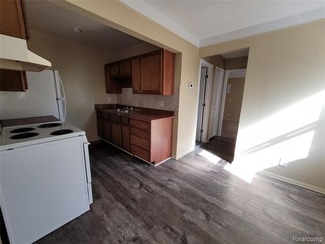 16470 E 9 Mile 104, Eastpointe, MI 48021