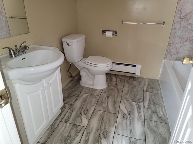 16470 E 9 Mile 104, Eastpointe, MI 48021