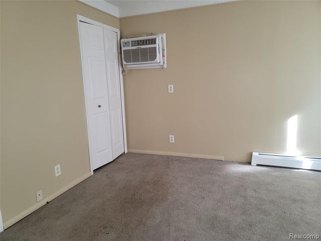 16470 E 9 Mile 104, Eastpointe, MI 48021