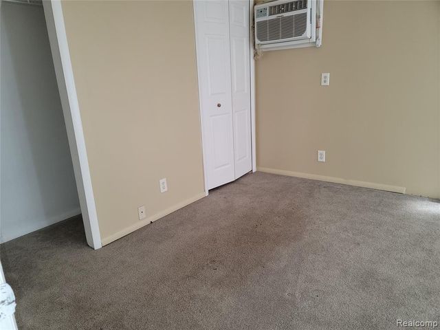 16470 E 9 Mile 104, Eastpointe, MI 48021