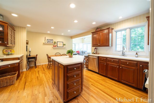 6479 Ridgemont Drive, Grand Rapids, MI 49546