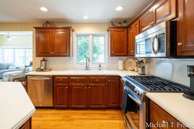 6479 Ridgemont Drive, Grand Rapids, MI 49546