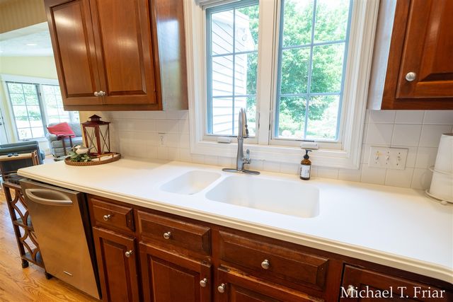 6479 Ridgemont Drive, Grand Rapids, MI 49546